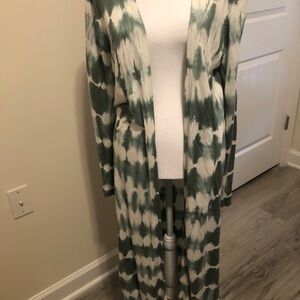 Live At First Find - Elegant Green and White Tie-Dye Cardigan